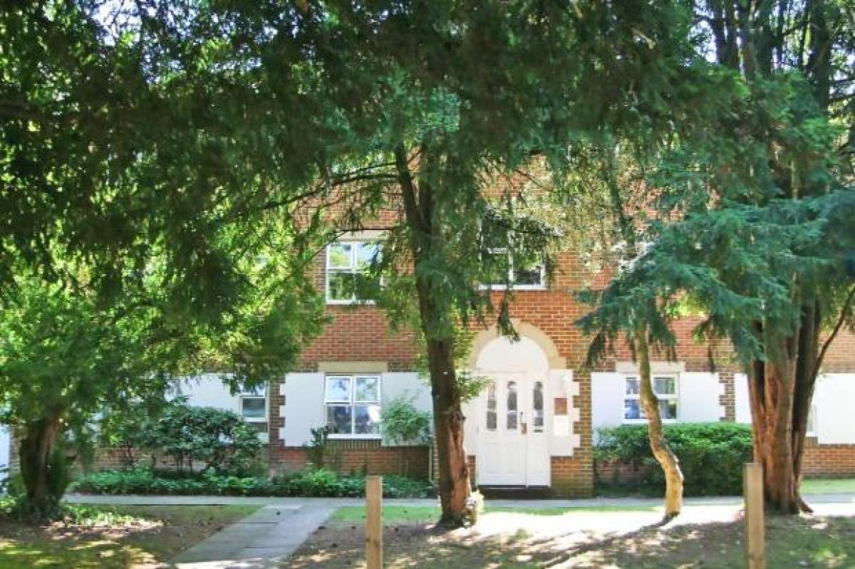 Picture of Apartment For Sale in Basingstoke, Hampshire, United Kingdom