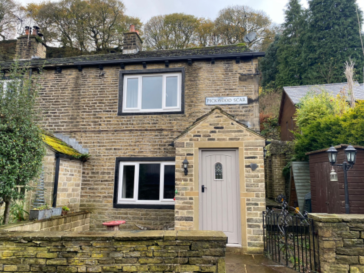 Picture of Home For Sale in Sowerby Bridge, West Yorkshire, United Kingdom