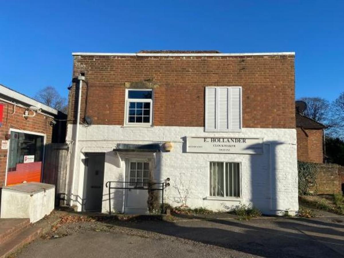 Picture of Apartment For Sale in Dorking, Surrey, United Kingdom