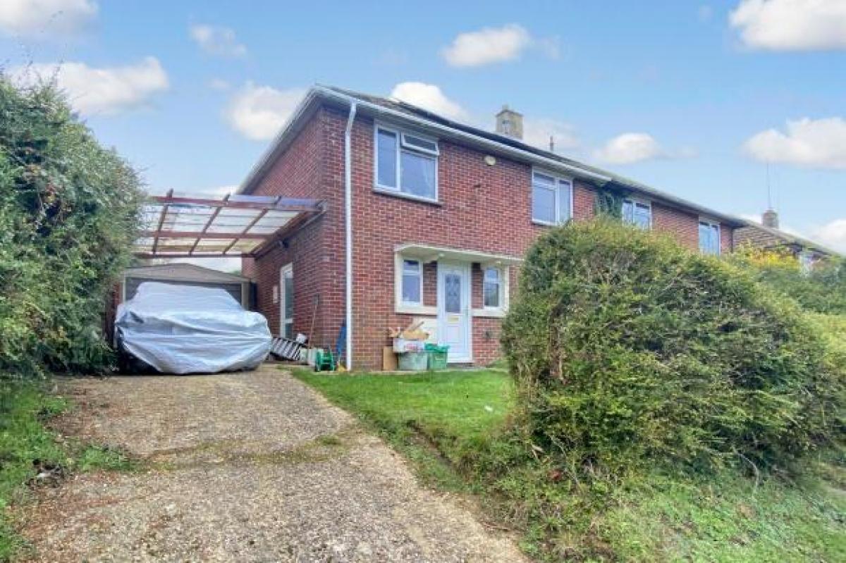 Picture of Home For Sale in Newbury, Berkshire, United Kingdom