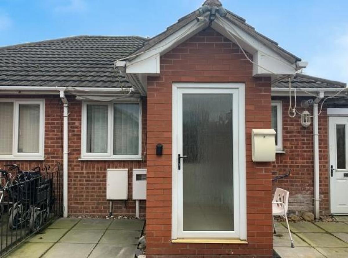Picture of Bungalow For Sale in Nottingham, Nottinghamshire, United Kingdom