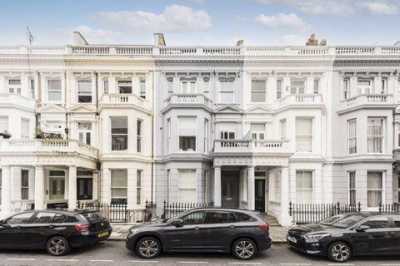 Apartment For Sale in London, United Kingdom