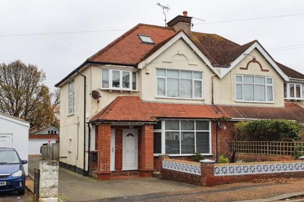 Picture of Apartment For Sale in Worthing, West Sussex, United Kingdom