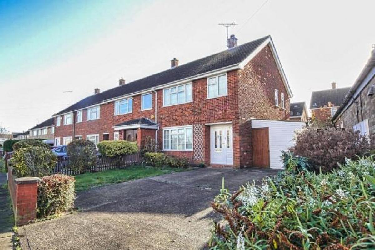 Picture of Home For Sale in Luton, Bedfordshire, United Kingdom