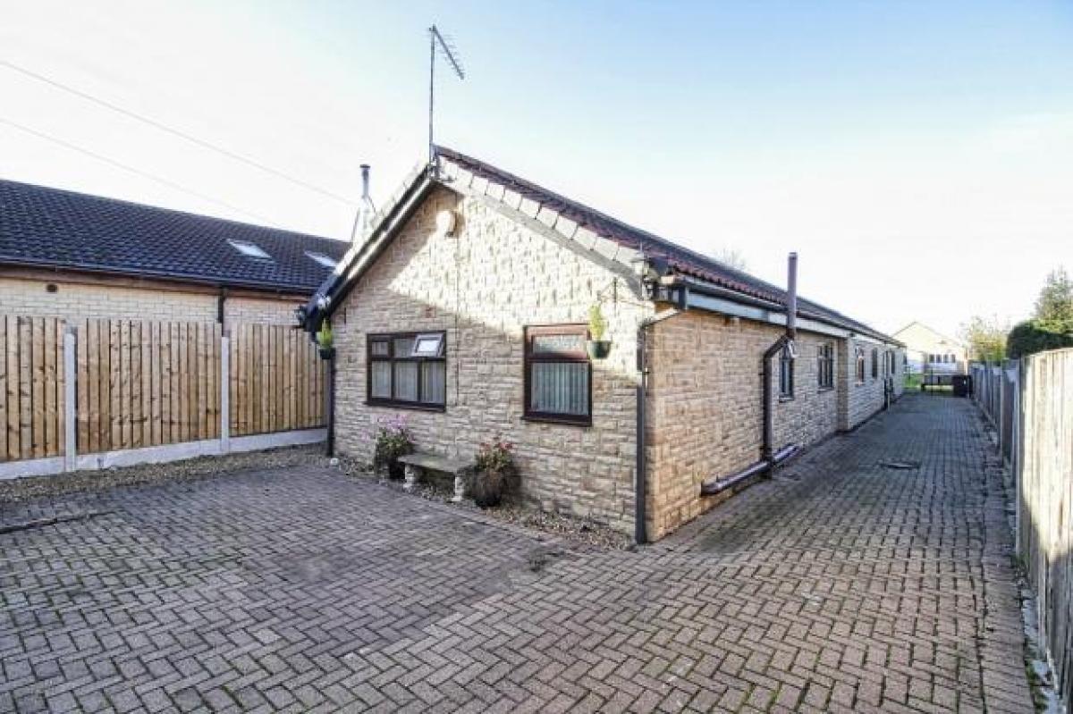 Picture of Bungalow For Sale in Doncaster, South Yorkshire, United Kingdom