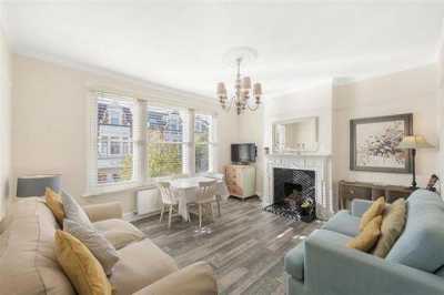 Apartment For Sale in London, United Kingdom