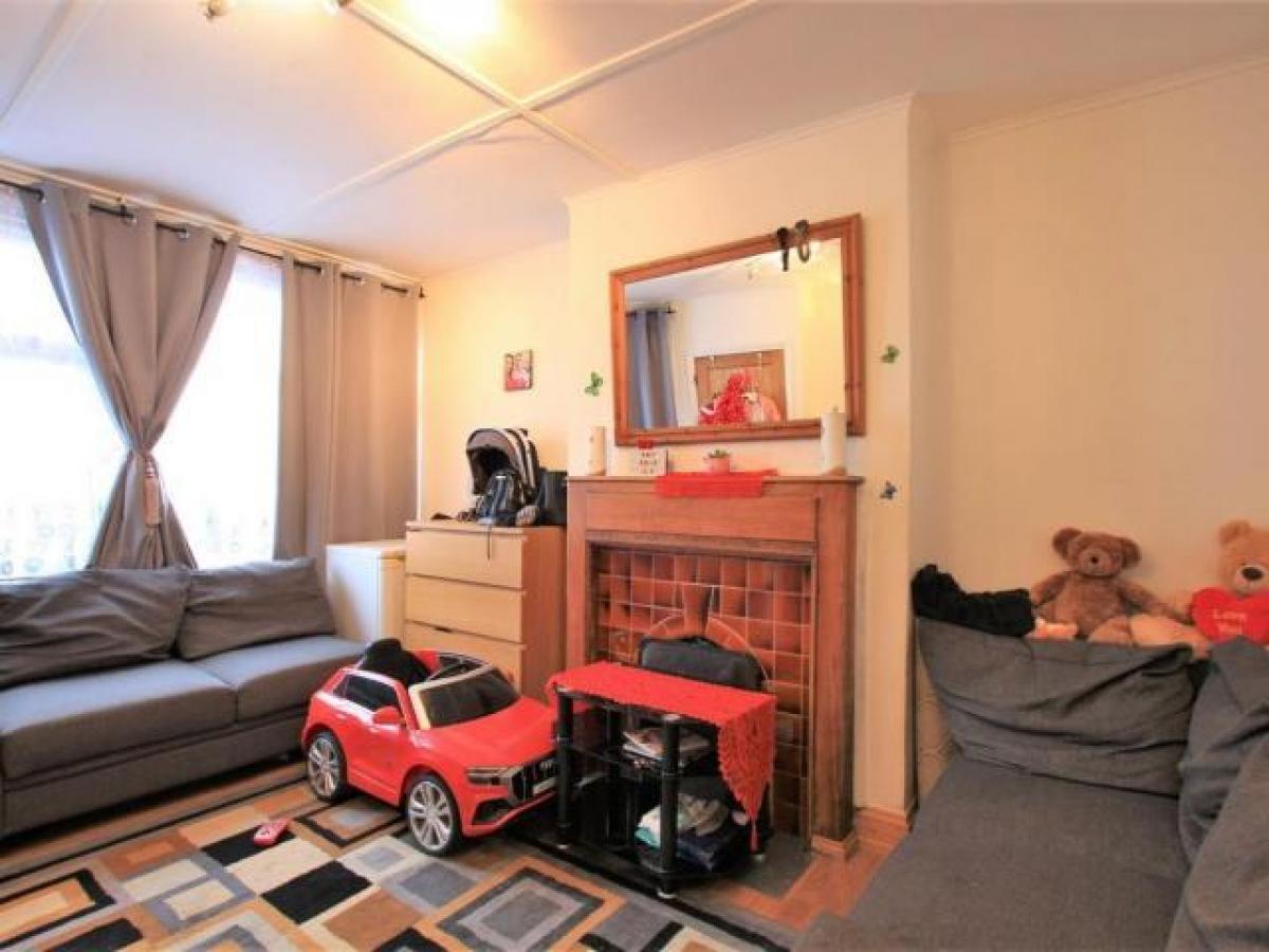 Picture of Home For Rent in Feltham, Northern Ireland, United Kingdom