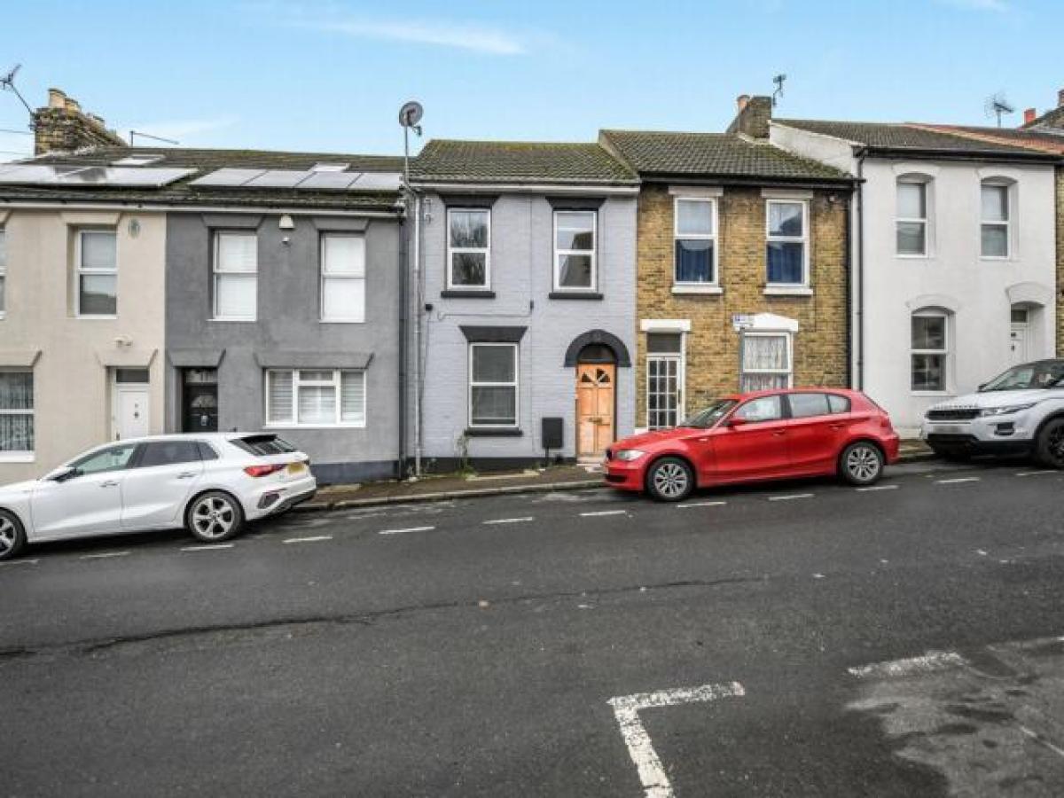 Picture of Apartment For Rent in Chatham, Kent, United Kingdom