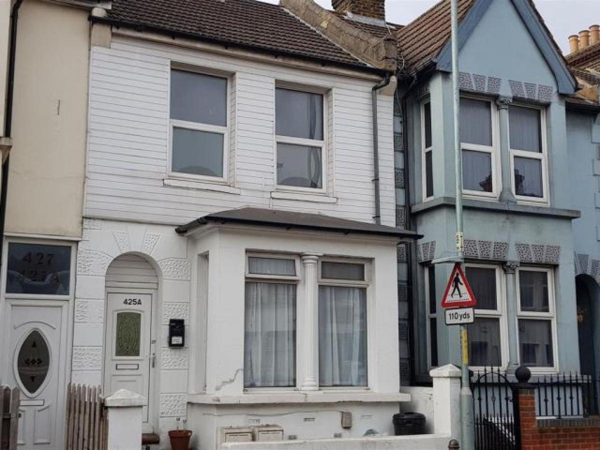 Picture of Apartment For Rent in Gillingham, Dorset, United Kingdom