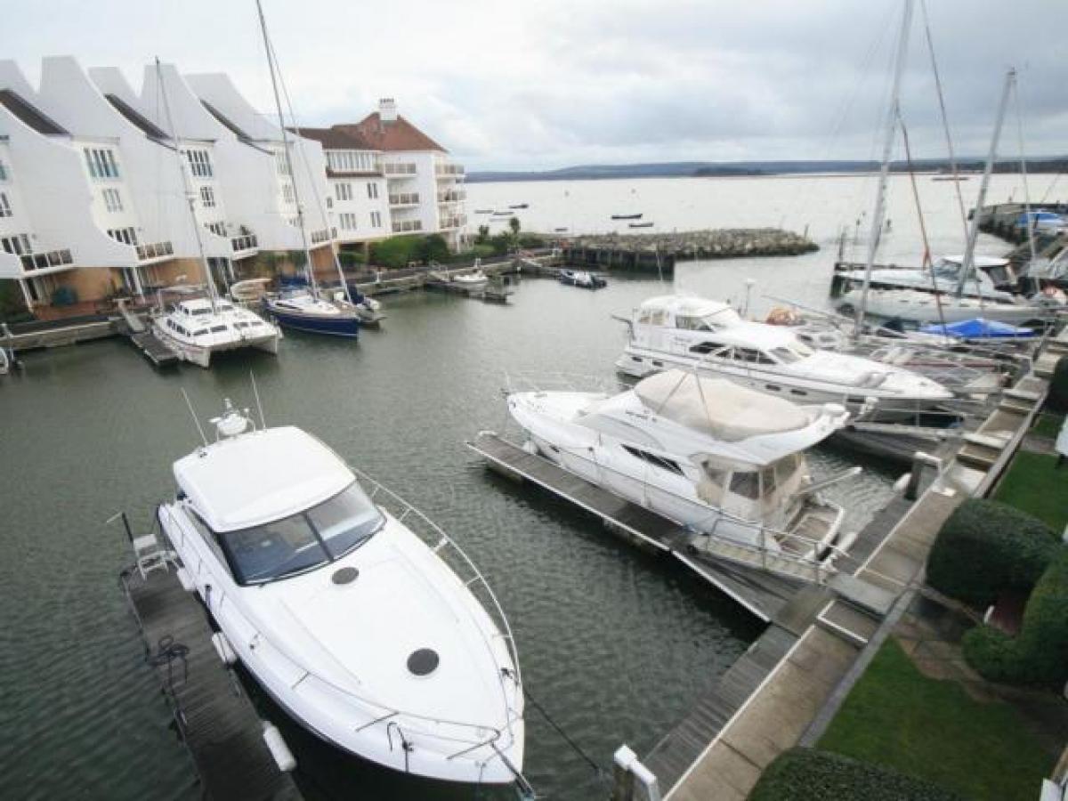 Picture of Apartment For Rent in Poole, Dorset, United Kingdom