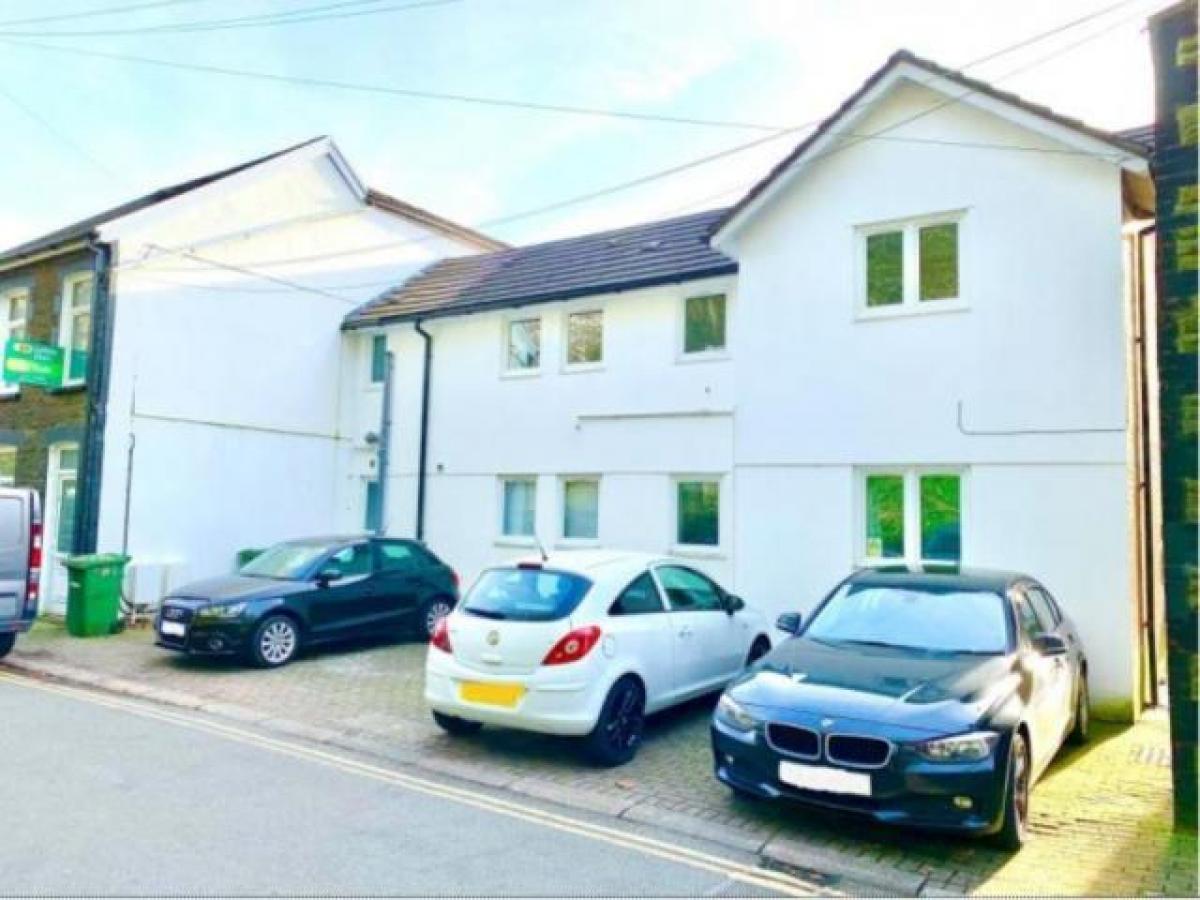 Picture of Apartment For Rent in Pontypridd, Mid Glamorgan, United Kingdom