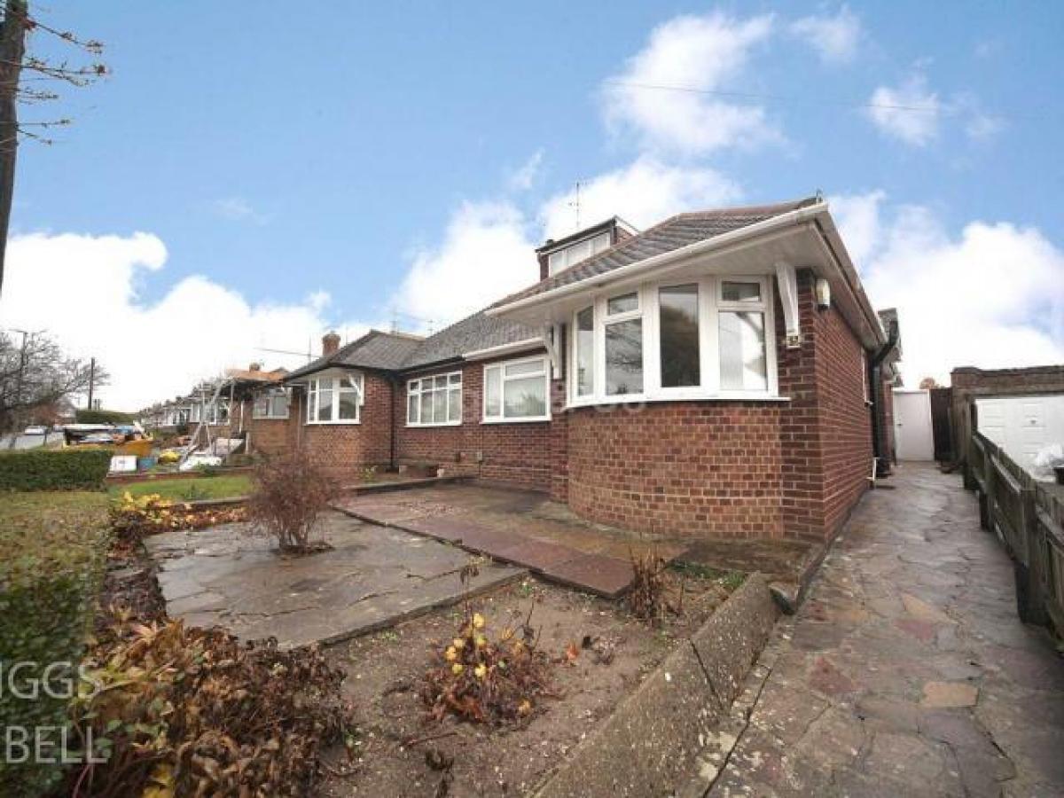 Picture of Bungalow For Rent in Luton, Bedfordshire, United Kingdom