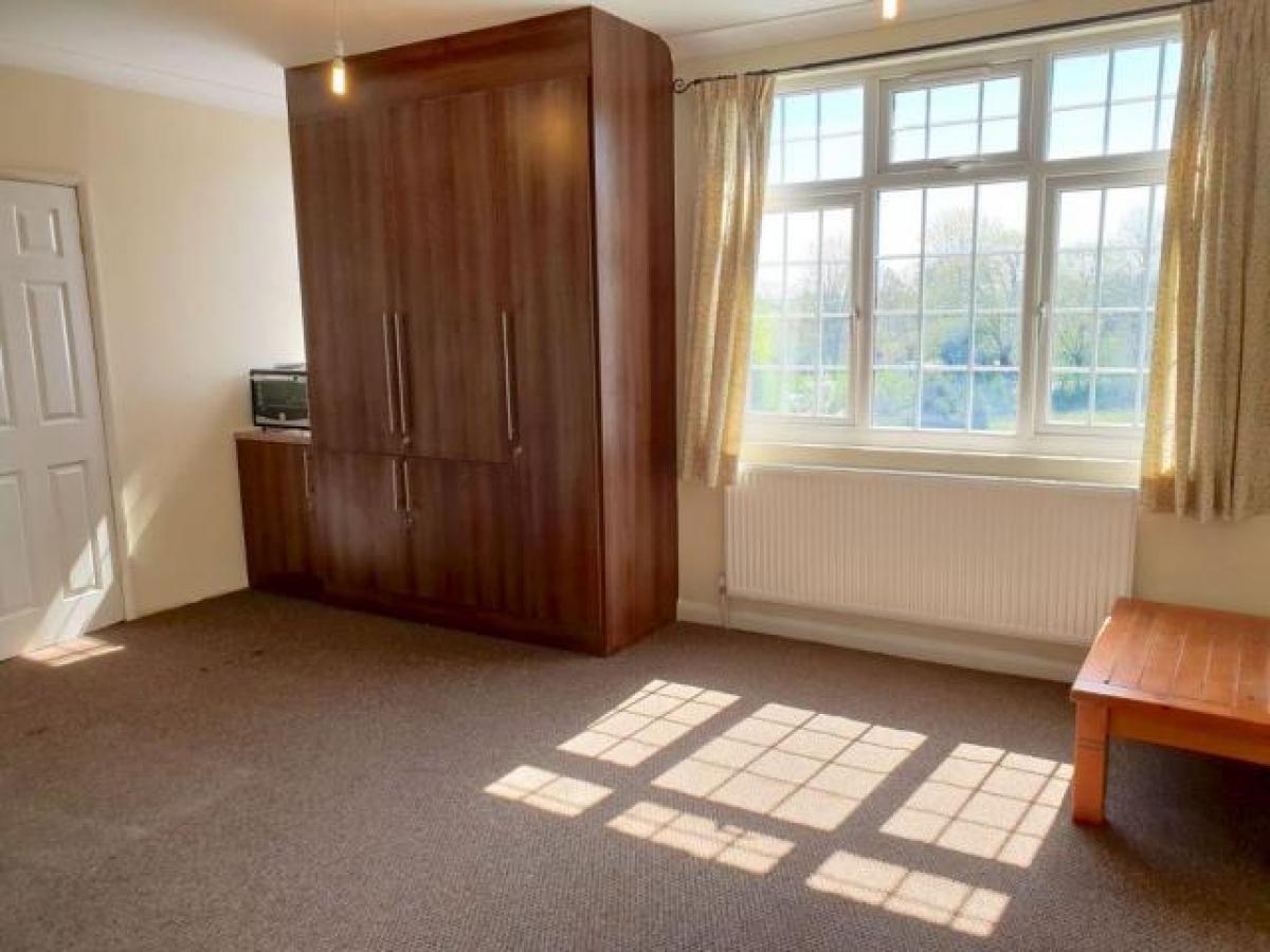 Picture of Apartment For Rent in Feltham, Northern Ireland, United Kingdom