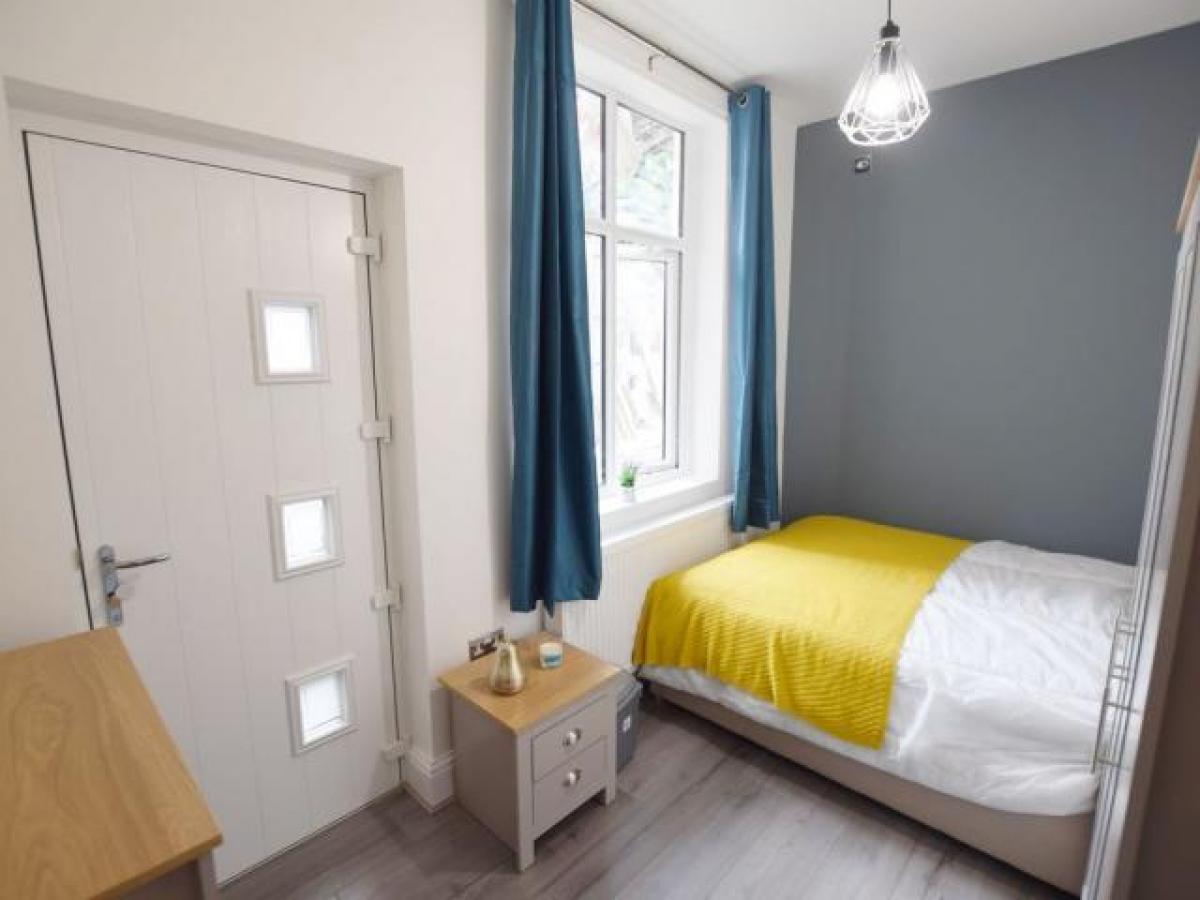 Picture of Apartment For Rent in Smethwick, West Midlands, United Kingdom