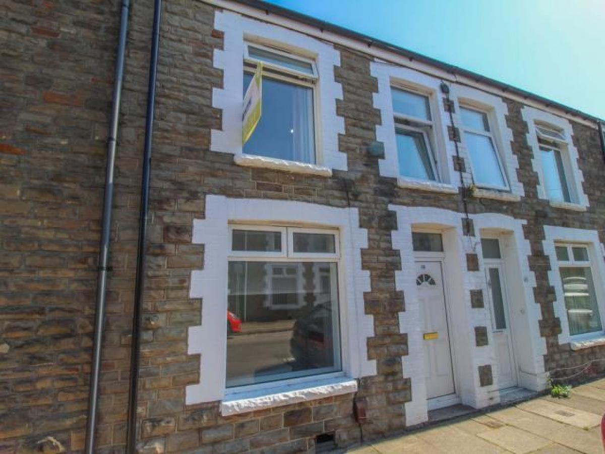 Picture of Apartment For Rent in Pontypridd, Mid Glamorgan, United Kingdom