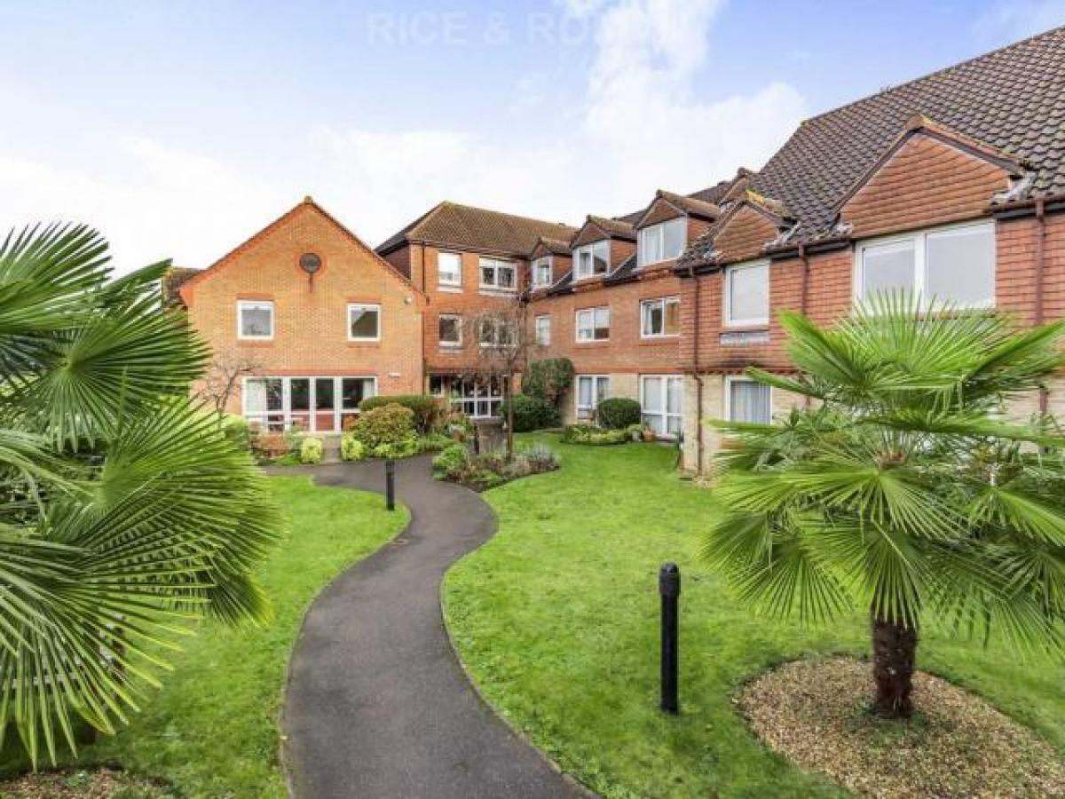 Picture of Apartment For Rent in Weybridge, Surrey, United Kingdom