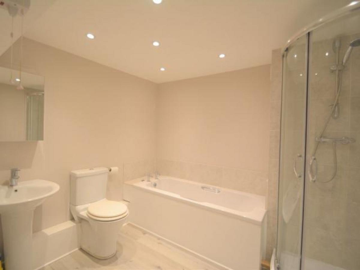 Picture of Apartment For Rent in Walton on Thames, Surrey, United Kingdom