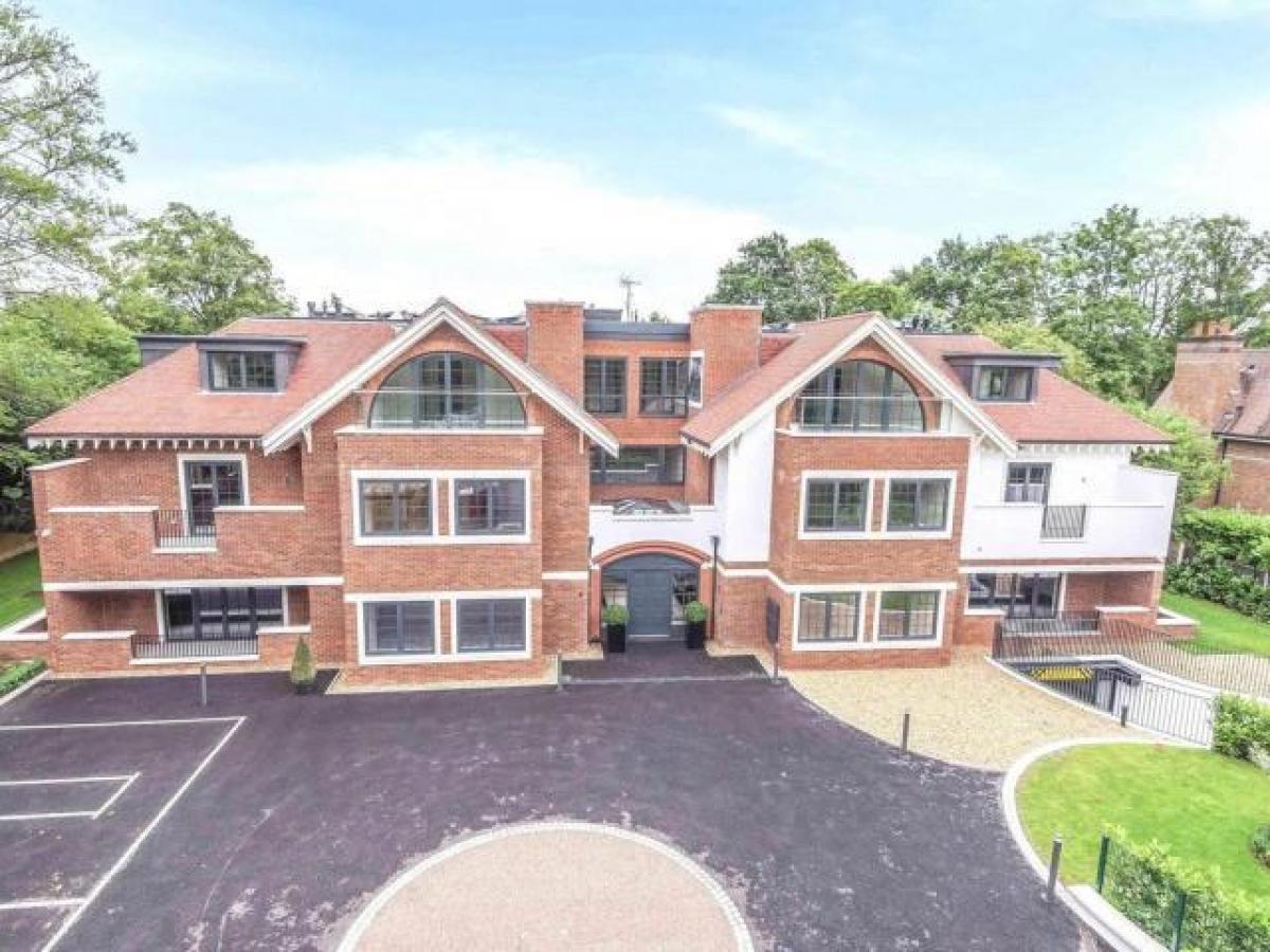 Picture of Apartment For Rent in Beaconsfield, Buckinghamshire, United Kingdom