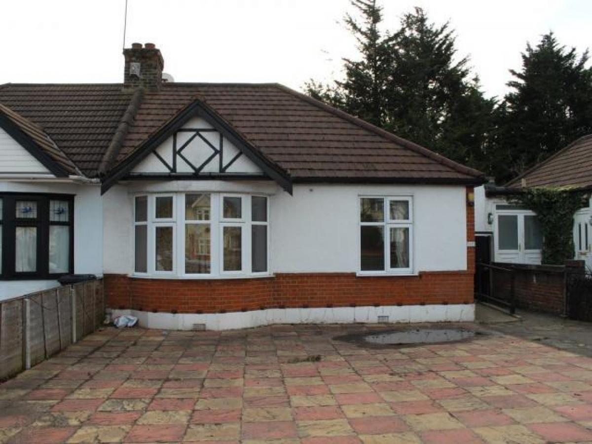 Picture of Bungalow For Rent in Ilford, Greater London, United Kingdom