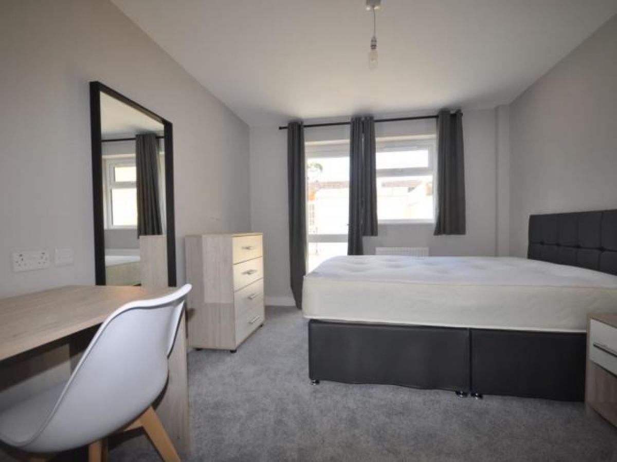 Picture of Apartment For Rent in Crawley, West Sussex, United Kingdom