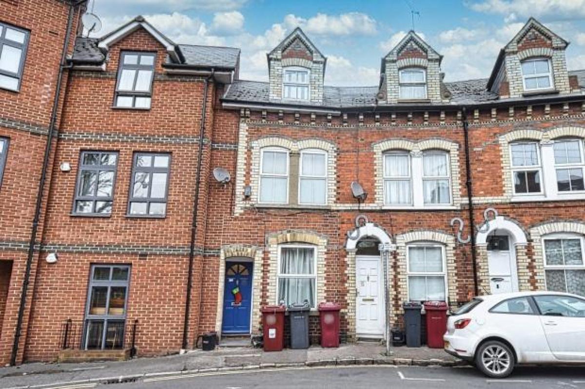 Picture of Home For Sale in Reading, Berkshire, United Kingdom