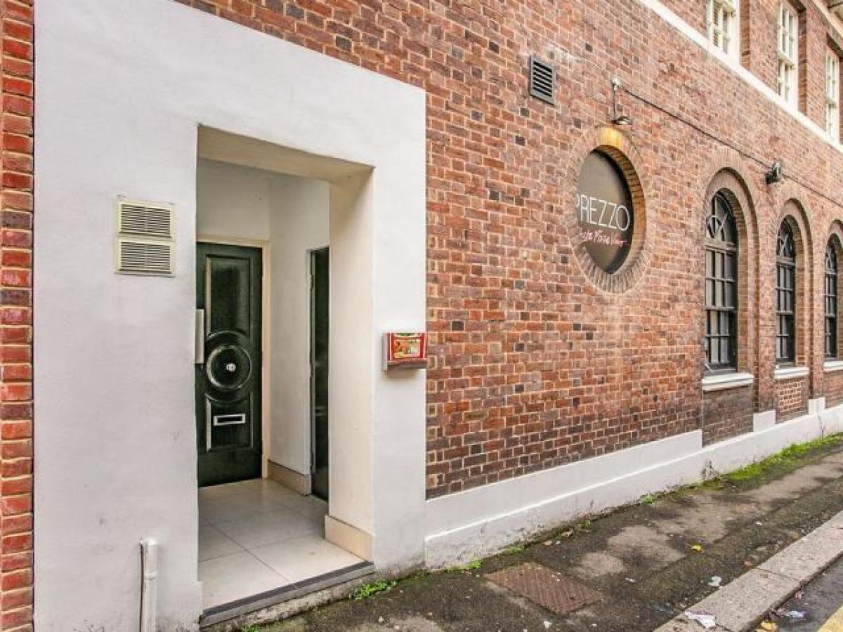 Picture of Apartment For Rent in Redhill, Surrey, United Kingdom