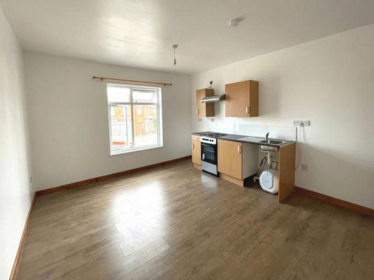 Picture of Apartment For Rent in Halesowen, West Midlands, United Kingdom