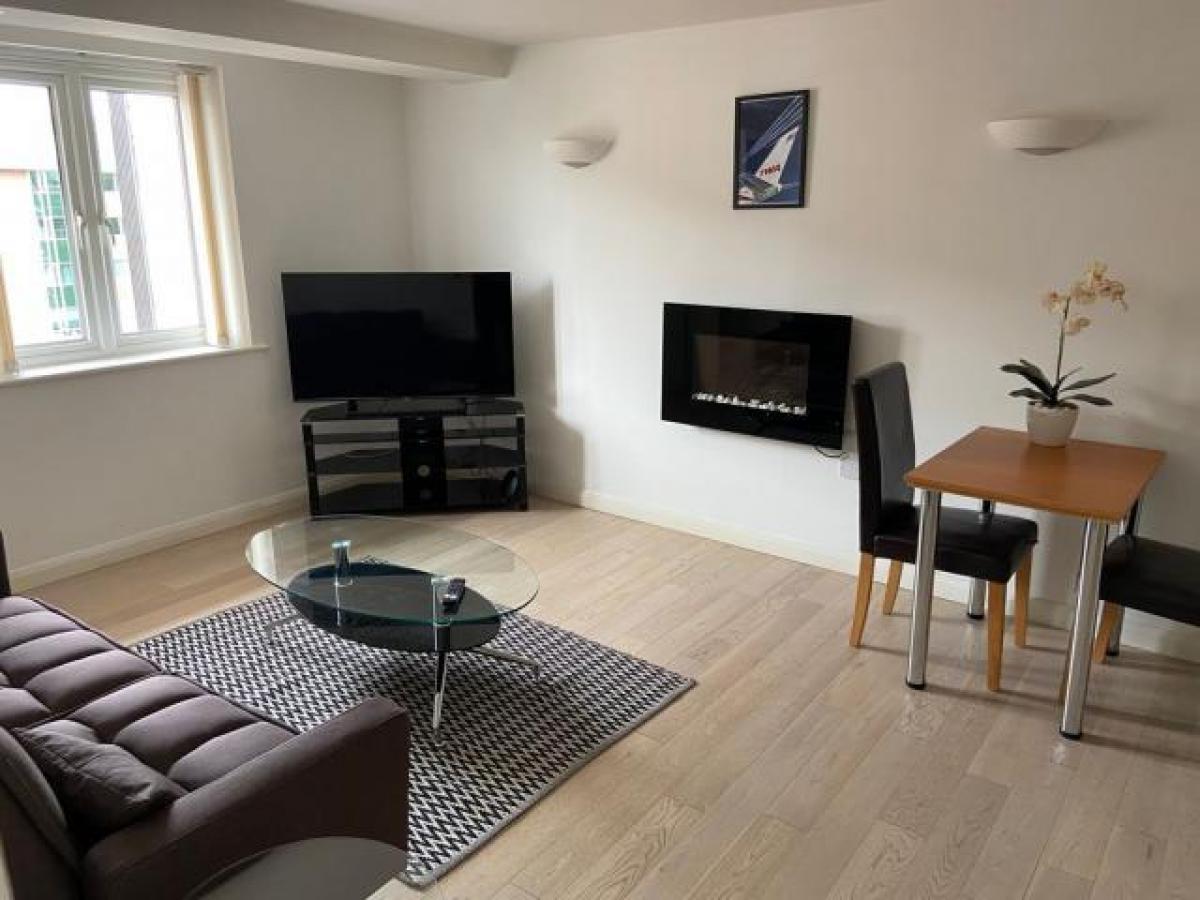 Picture of Apartment For Rent in Farnborough, Hampshire, United Kingdom