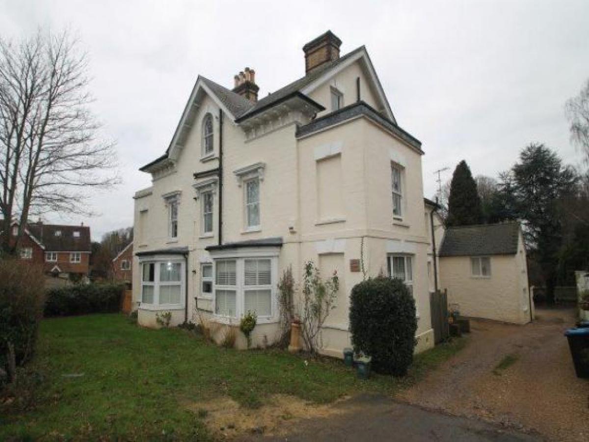 Picture of Apartment For Rent in Redhill, Surrey, United Kingdom