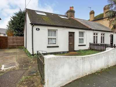 Bungalow For Rent in Egham, United Kingdom