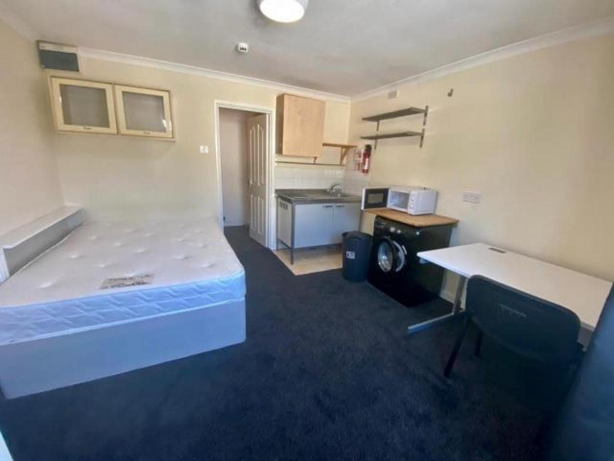 Picture of Apartment For Rent in Pontypridd, Mid Glamorgan, United Kingdom