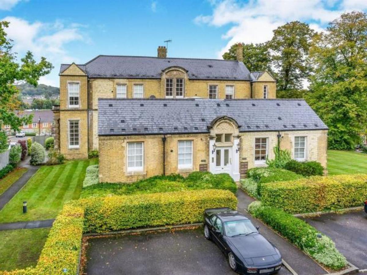 Picture of Apartment For Rent in Redhill, Surrey, United Kingdom