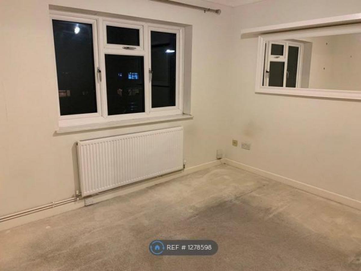 Picture of Apartment For Rent in Fleet, Hampshire, United Kingdom