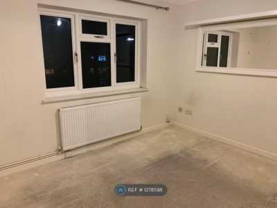 Apartment For Rent in Fleet, United Kingdom