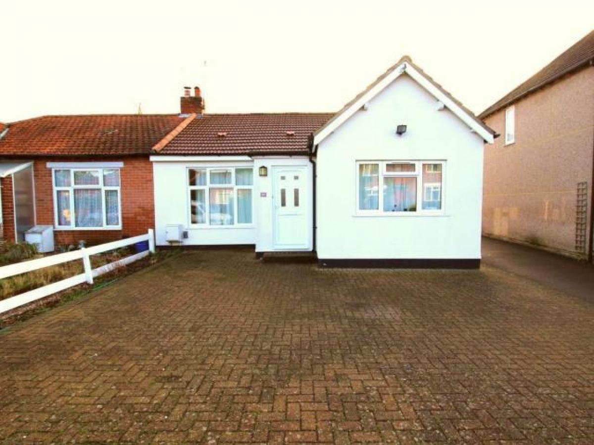 Picture of Bungalow For Rent in Egham, Surrey, United Kingdom
