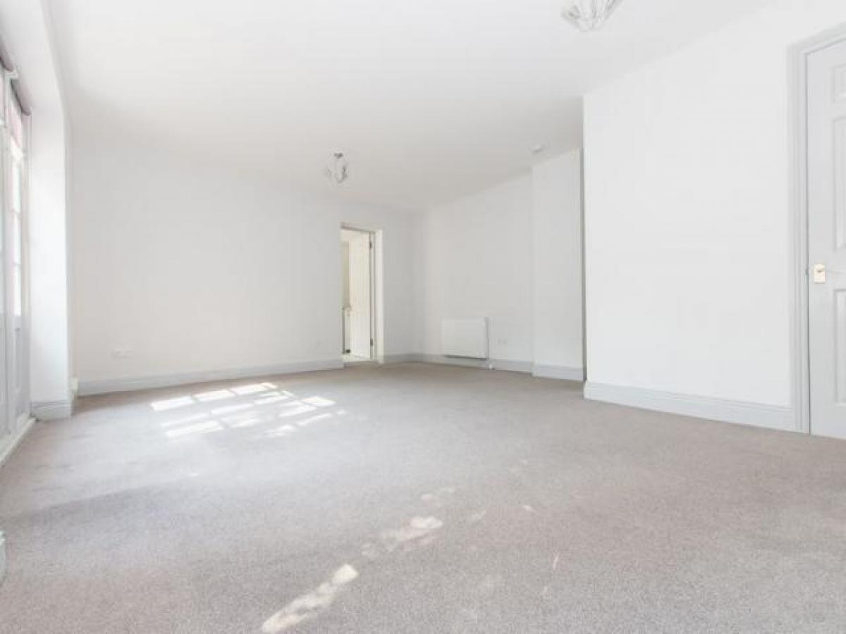 Picture of Apartment For Rent in Loughton, Essex, United Kingdom