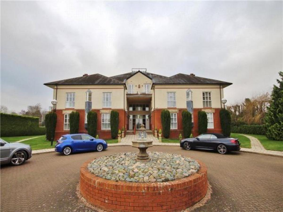 Picture of Apartment For Rent in Chertsey, Surrey, United Kingdom