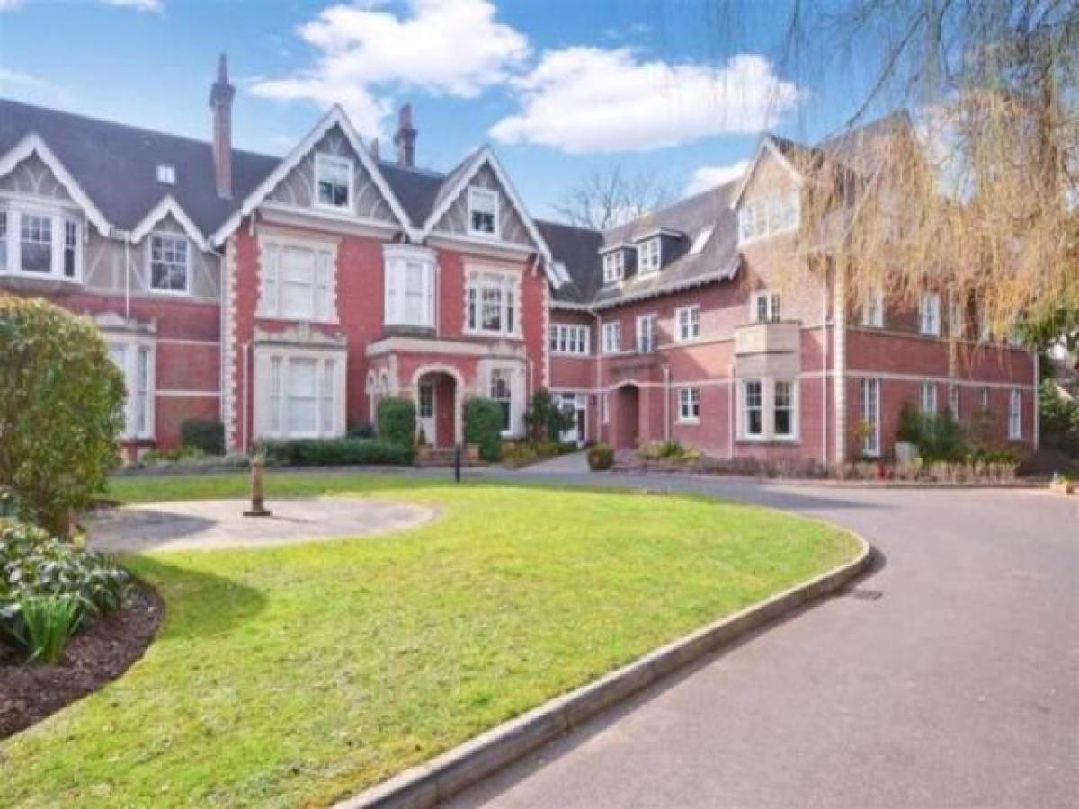 Picture of Apartment For Rent in Horley, Surrey, United Kingdom