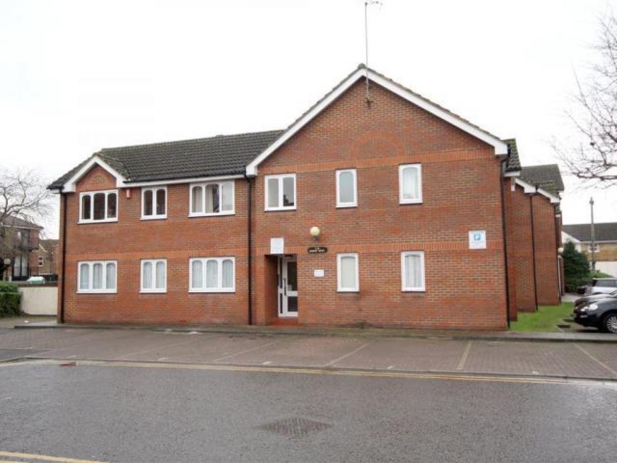 Picture of Apartment For Rent in Chertsey, Surrey, United Kingdom