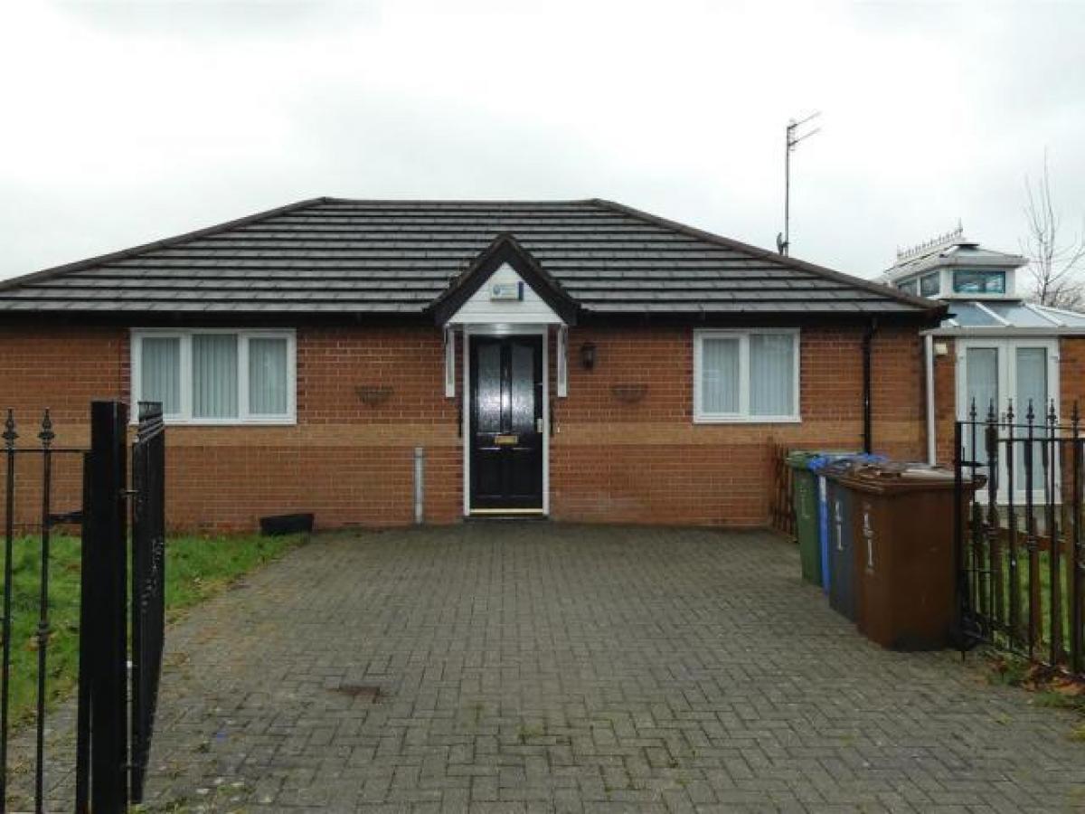 Picture of Bungalow For Rent in Stalybridge, Greater Manchester, United Kingdom