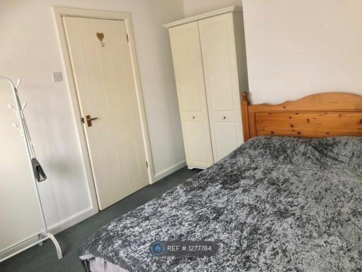 Picture of Apartment For Rent in Woking, Surrey, United Kingdom