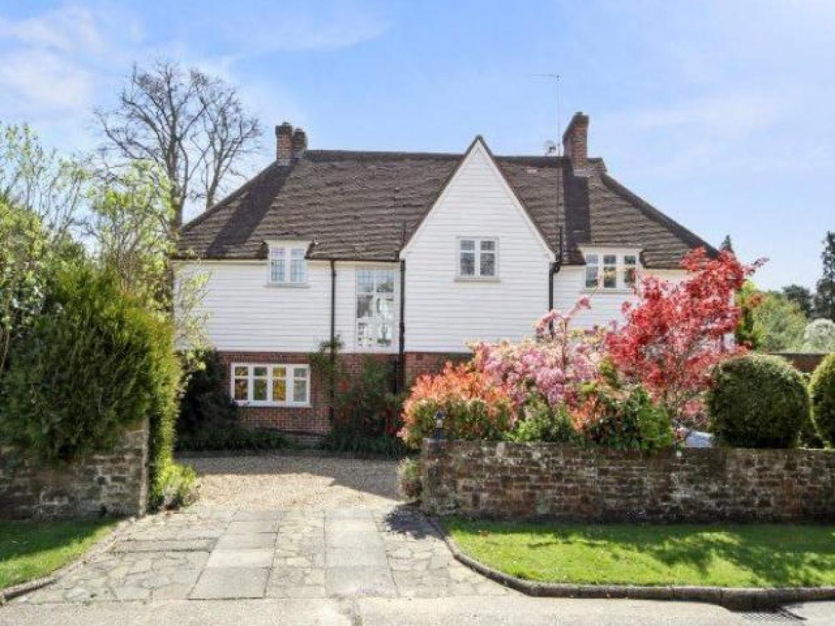 Picture of Home For Rent in Weybridge, Surrey, United Kingdom