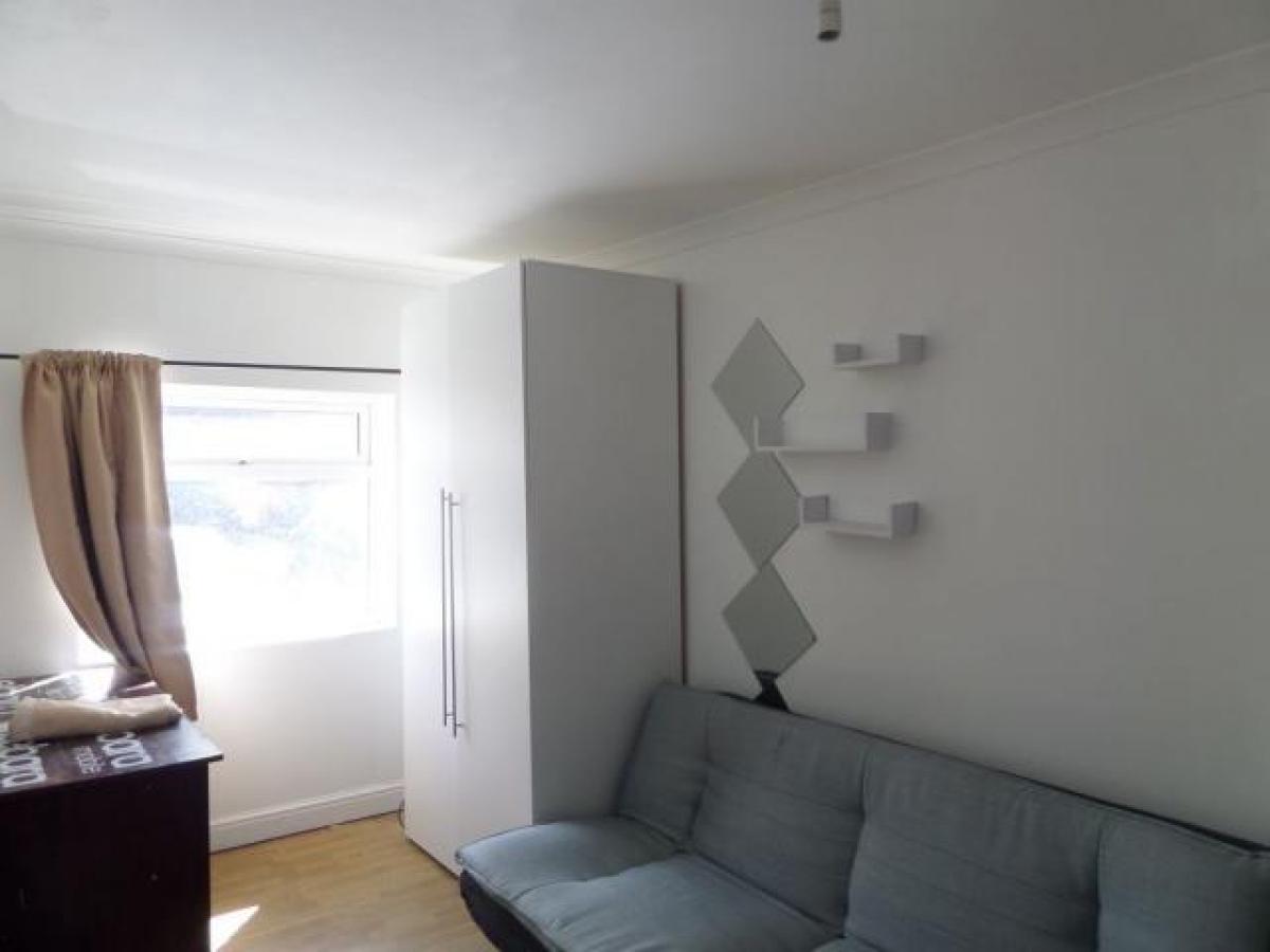 Picture of Apartment For Rent in Feltham, Northern Ireland, United Kingdom