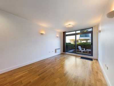 Apartment For Rent in Chertsey, United Kingdom