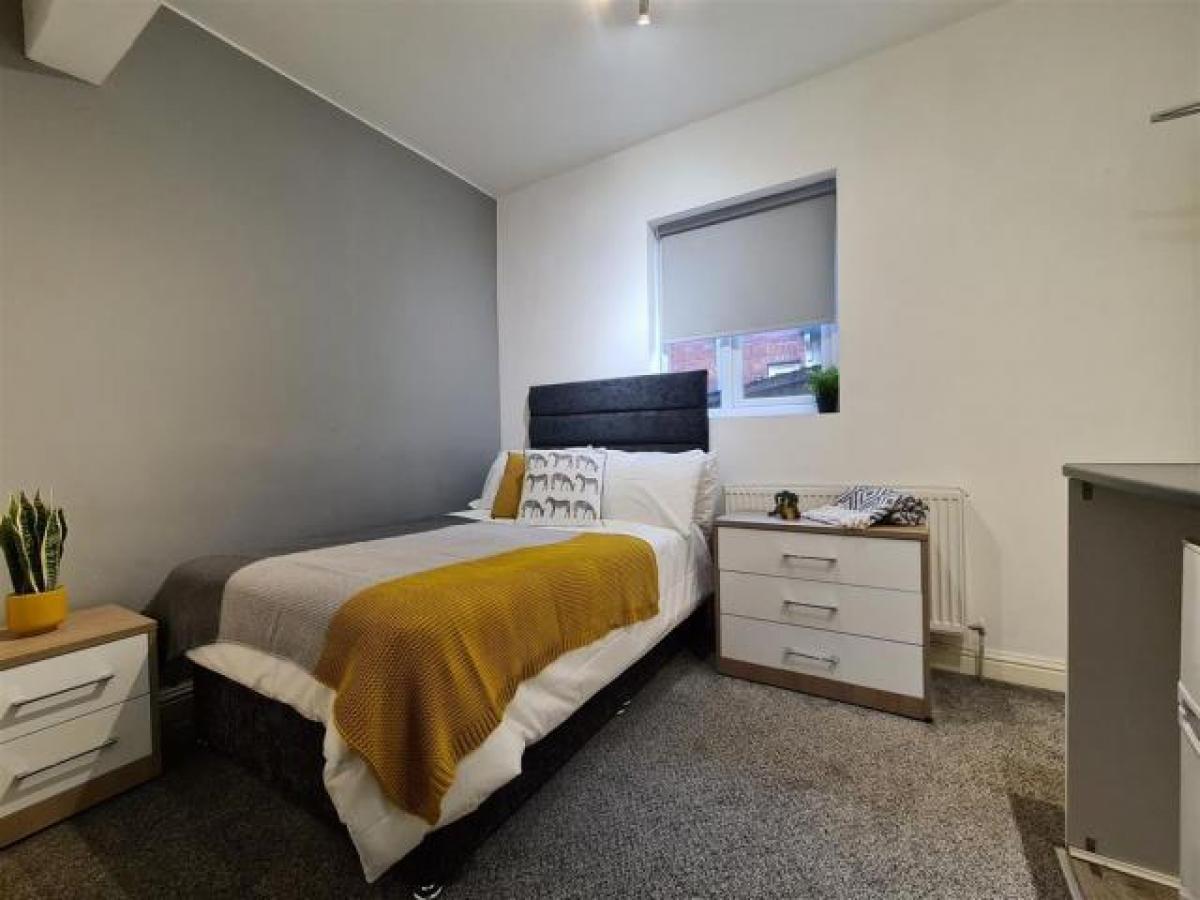 Picture of Apartment For Rent in Smethwick, West Midlands, United Kingdom