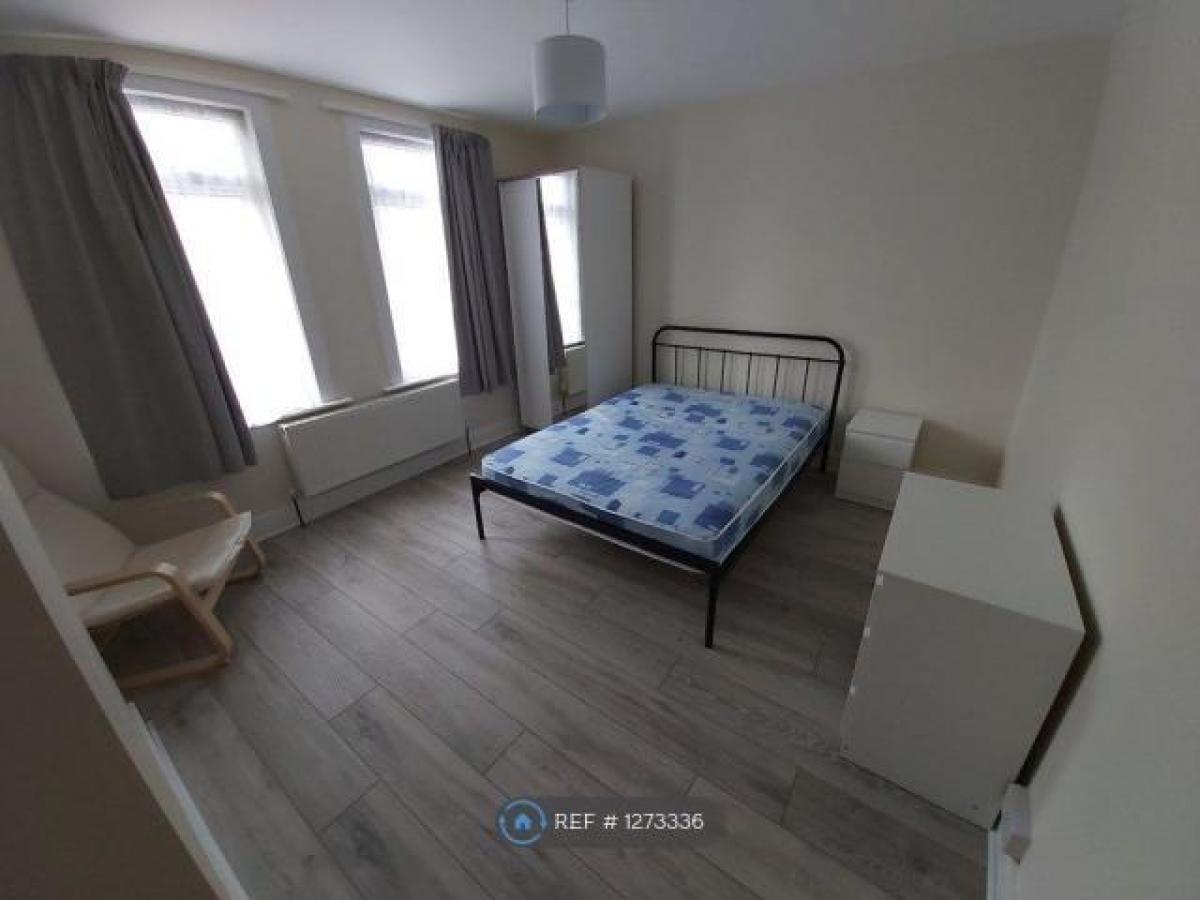 Picture of Apartment For Rent in Chatham, Kent, United Kingdom