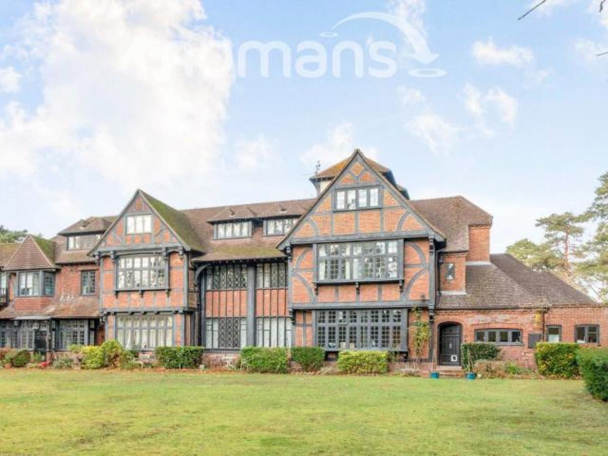 Picture of Apartment For Rent in Camberley, Surrey, United Kingdom