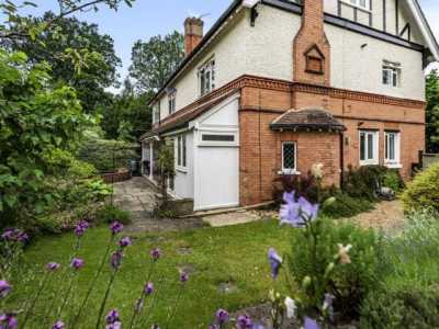 Apartment For Rent in Woking, United Kingdom