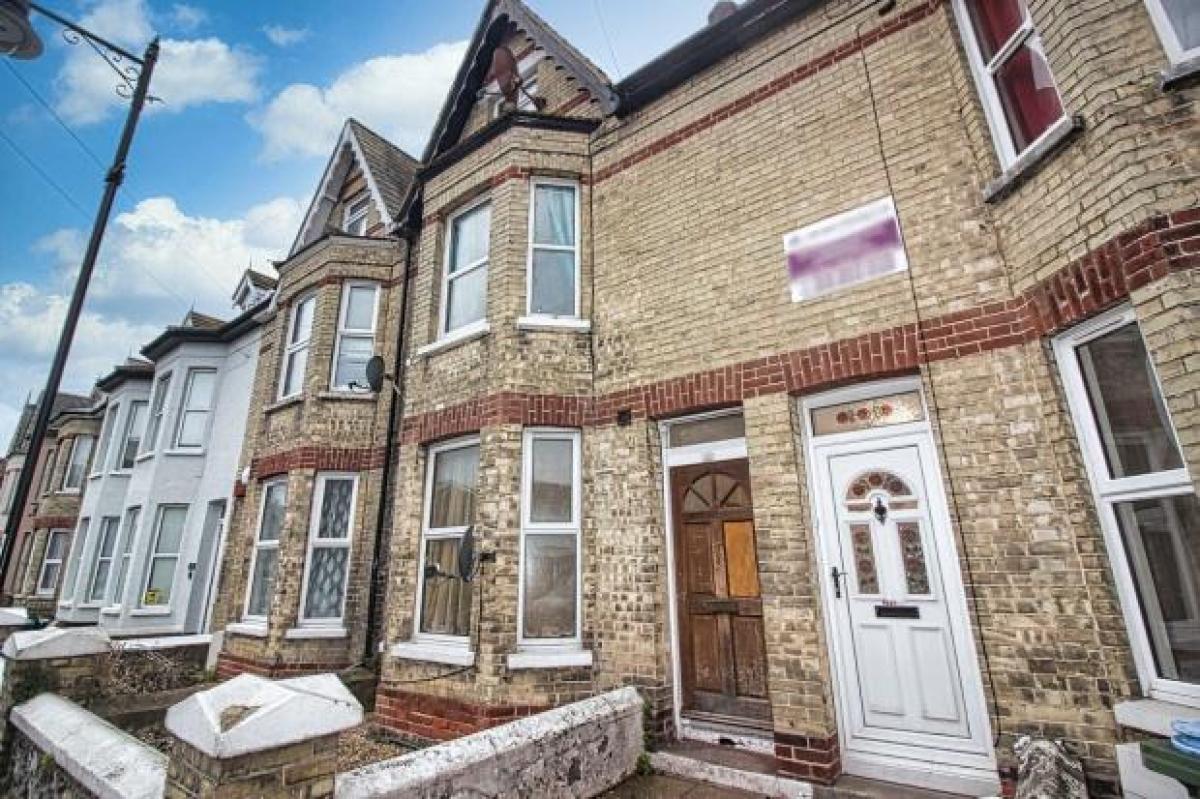 Picture of Apartment For Sale in Littlehampton, West Sussex, United Kingdom