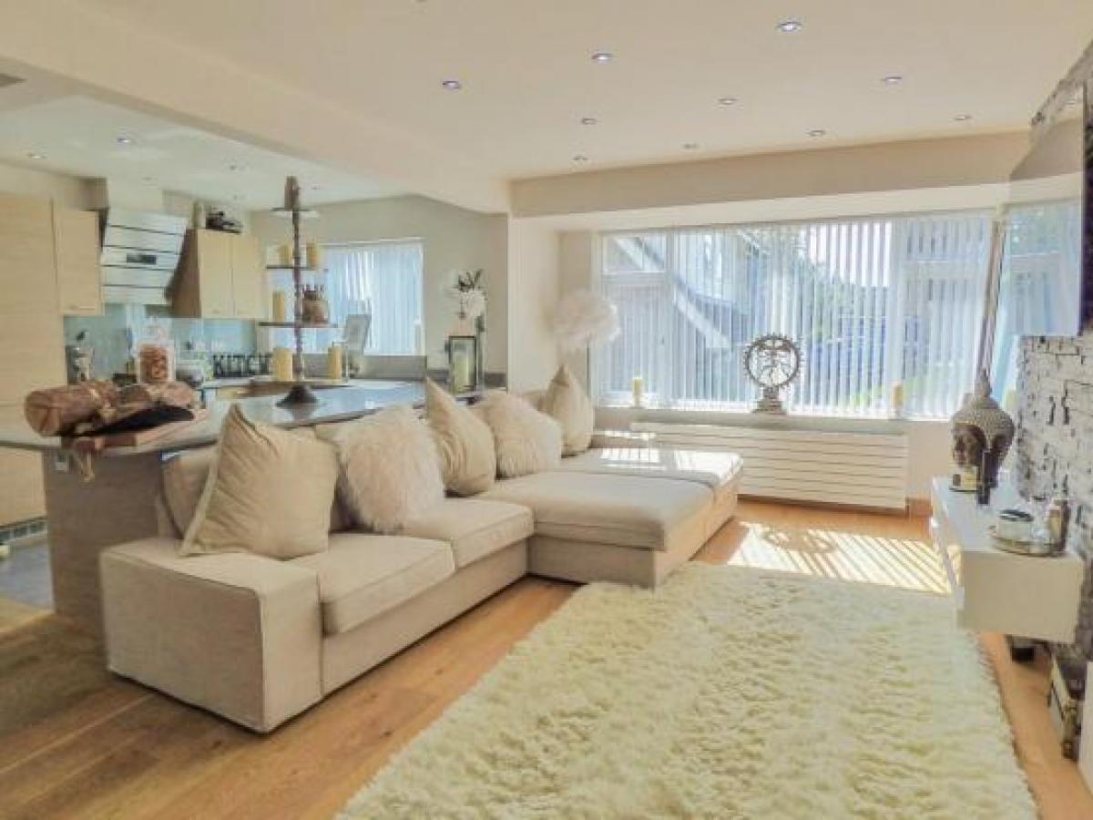 Picture of Home For Sale in Bradford, West Yorkshire, United Kingdom